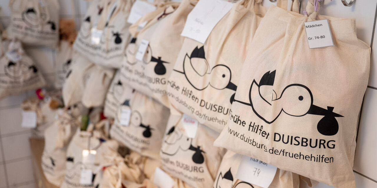 Frühe Hilfen - Beutel mit Babykleidung