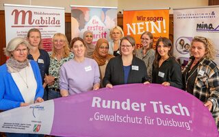 Ein Foto mit dem Orga-Team des Runden Tisches "Gewaltschutz für Duisburg"