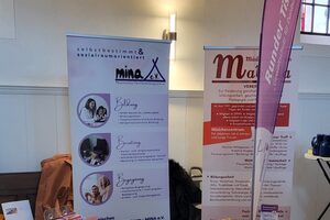 Der Stand des Runden Tisches "Gewaltschutz für Duisburg" in der Marienkirche Duisburg