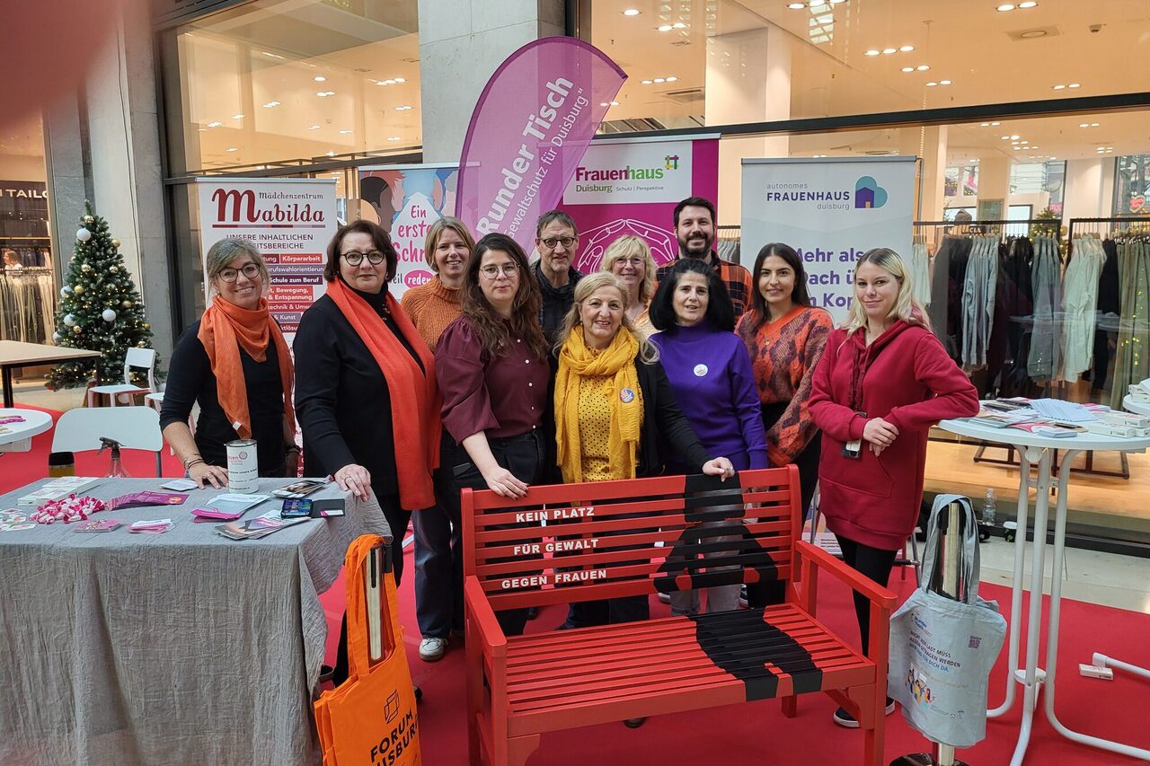 Mitstreiterinnen und Mitstreiter des Runden Tisches im FORUM Duisburg