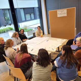 Alexandra Cimbal mit Thementisch 5