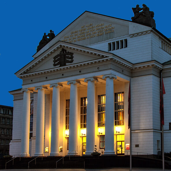Stadt Theater Duisburg bei Nacht
