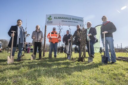 Pflanzaktion Klimawald Duisburg am 22.März 2022