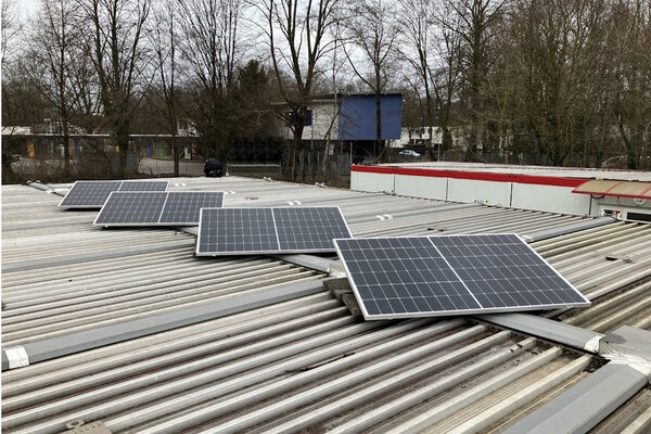 PV2School-Anlage auf dem Dach der Alfred-Adler-Schule