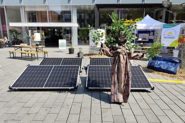 Stabsstelle Klimaschutz mit dem Projekt PV2School auf dem Umweltmarkt
