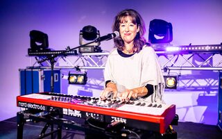 Stream in den Mai - „Let The Music Play“ 2021 im Studio Duisburg - Foto: Gruppe C Photography

+ + + Ausstrahlung am 30. April, um 19 Uhr über den YouTube Kanal der Stadt Duisburg + + +