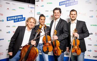 Stream in den Mai - „Let The Music Play“ 2021 im Studio Duisburg - Foto: Gruppe C Photography

+ + + Ausstrahlung am 30. April, um 19 Uhr über den YouTube Kanal der Stadt Duisburg + + +