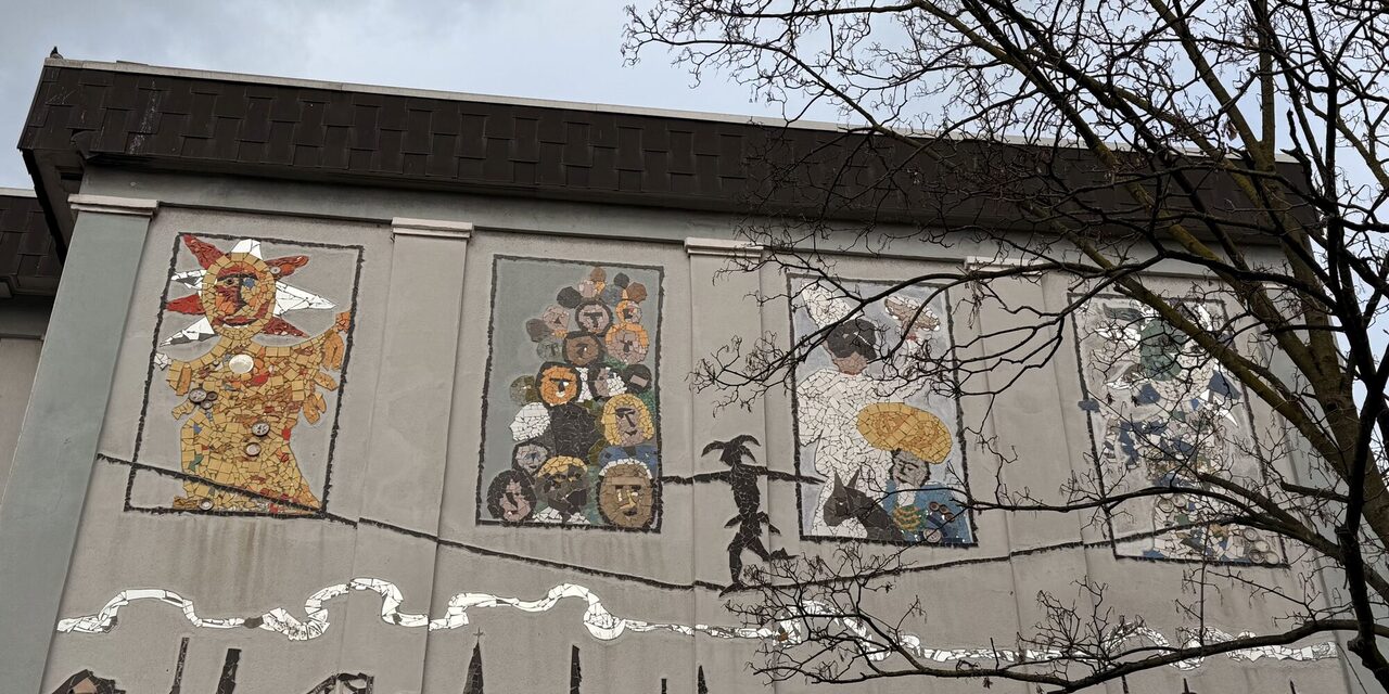 Das Mosaik aus 1001 Scherbe am Marxloher Skulpturenweg