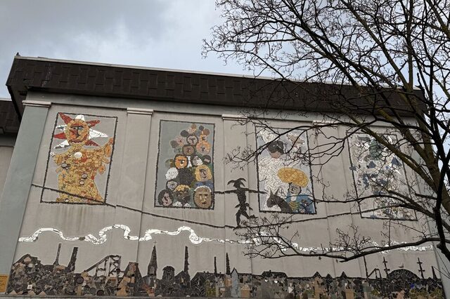 Mosaik an der Hauswand