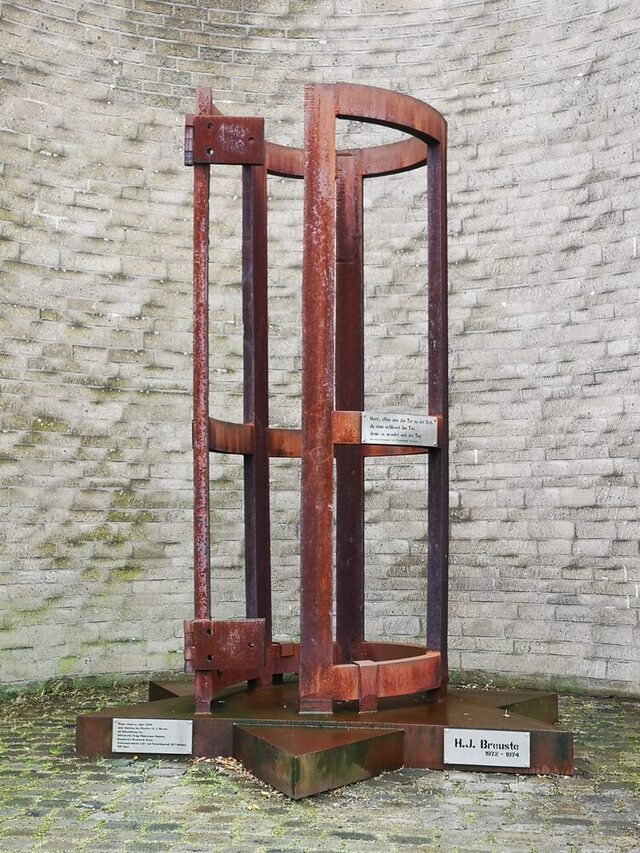 Mahnmal zum Gedenken an die Duisburger Synagoge und die Opfer der Verfolgung
