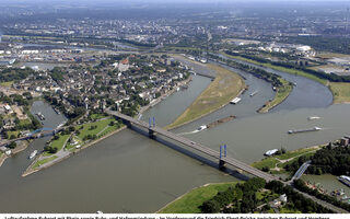Luftaufnahme mit Friedrich-Ebert-Brücke