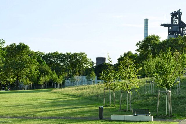 Landschaftsbauwerk Richtung Westen