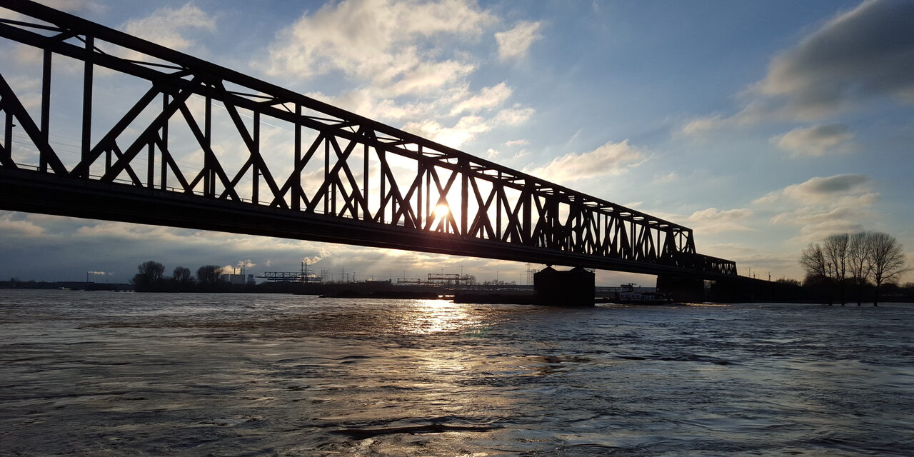 Eisenbahnbrücke Hochfeld-Rheinhausen