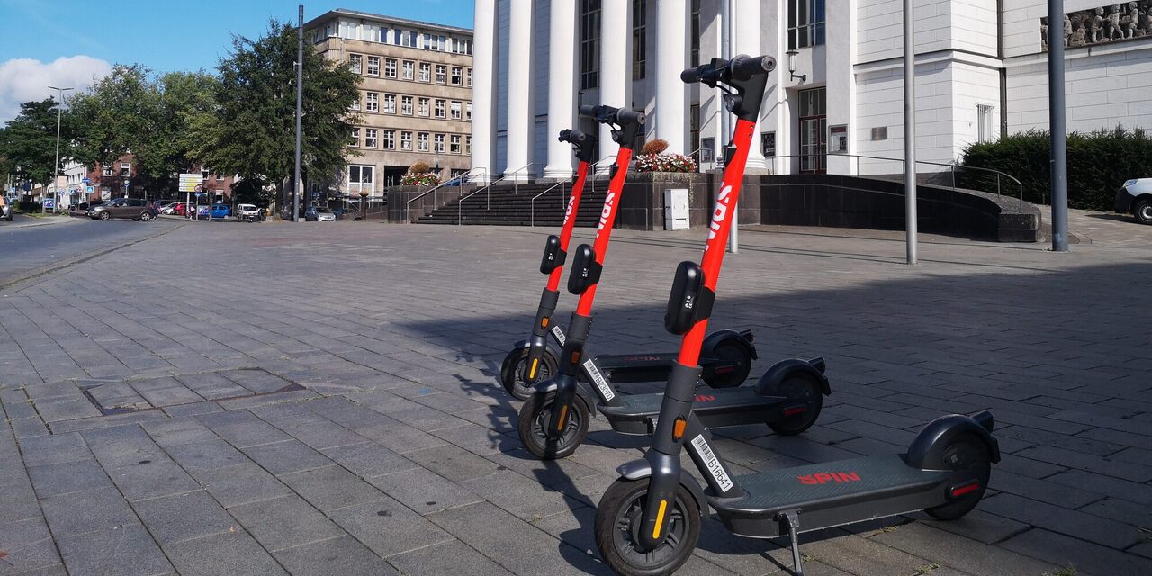 E-Scooter Spin vor dem Stadttheater