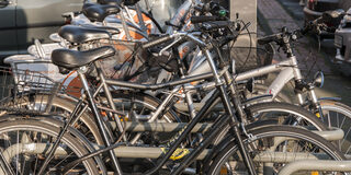 Viele abgestellte Fahrräder
