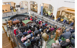 Blick von der Galerie auf das Museumsschiff Hermann