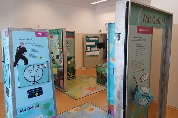 Aufsteller Wanderausstellung ECHT MEIN RECHT!