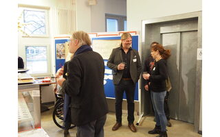 Teilnehmer im Gespräch