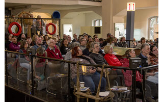 Teilnehmer*innen auf dem Museumsschiff