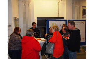 Teilnehmer*innen im Gespräch