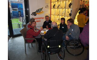 Teilnehmer im Gespräch