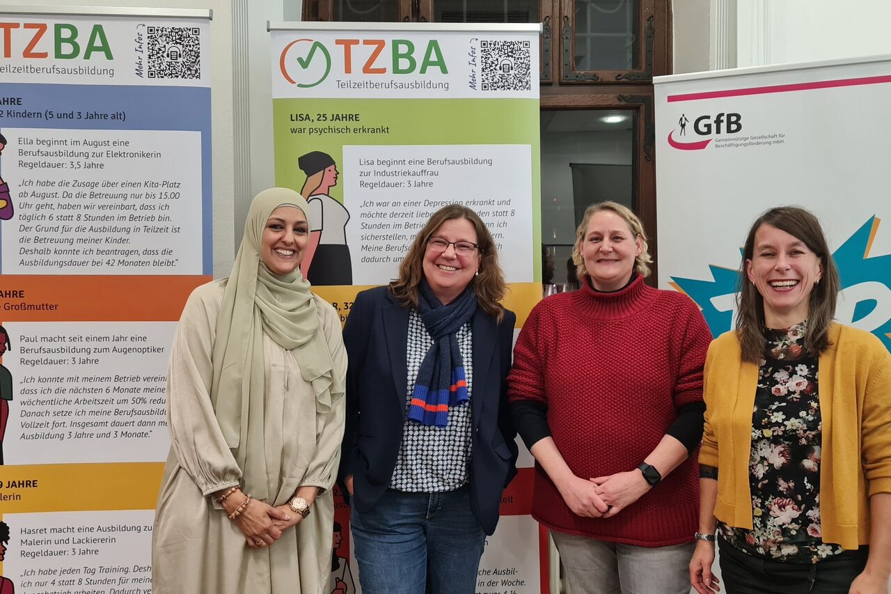 Rachida Brigui (Stadt Duisburg), Silke Martmann-Sprenger (Arbeitsargentur), Jasmin Borgstedt (jobcenter) und Melanie Koll (GfB)