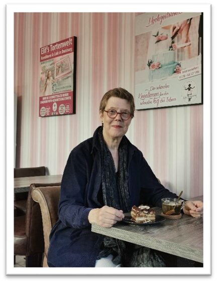 Margarete Zander im Café Elifs Tortenwelt