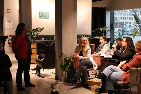 Prof. Dr. Anke Hinney beantwortet Fragen aus dem Publikum