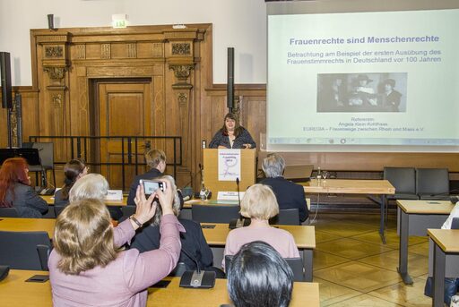 Vortrag der Kunsthistorikerin Angela Klein-Kohlhaas zum Thema „Frauenrechte sind Grundrechte der Demokratie“