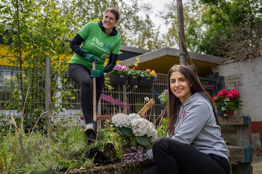Hatice Dagdas von Mabilda e.V. und eine Netzwerkerin der Deutschen Bank
