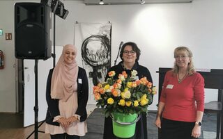 v.li.n.re.: Rachida Brigui, Lisa Koal, Annette Lommertin aus dem Referat für Gleichberechtigung und Chancengleichheit/Frauenbüro