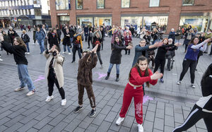 Tanz zu "Break the Chain"