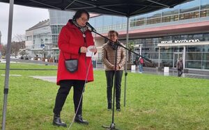 Elisabeth Koal ruft die Duisburger*innen dazu auf, gemeinsam gegen Gewalt an Frauen und Mädchen zu tanzen.