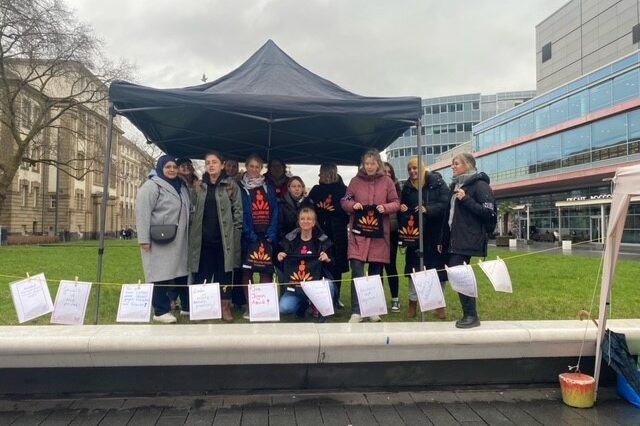 Gruppenbild unter dem Pavillon