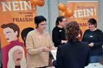 Beratungsgespräche zu der Aktion zum Internationalen Tag gegen Gewalt an Frauen