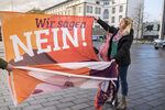 Der obere Teil der Fahne "Wir sagen NEIN! zu Gewalt gegen Frauen"