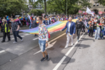 Die Regenbogenflagge wird getragen
