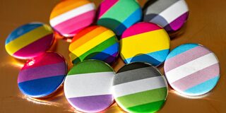 Buttons mit verschiedenen Pride-Flaggen