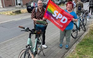 Bezirksbürgermeisterin Beate Lieske und Sascha Roncevic