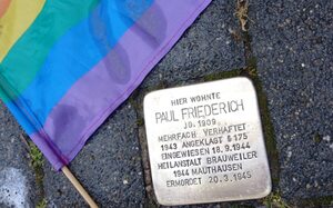 Stolperstein Paul Friedrich nach der Reinigung