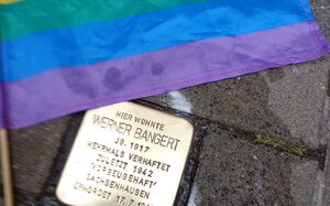Stolperstein Werner Bangert nach der Reinigung