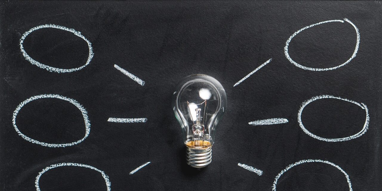 Glühbirne mit Kreisen an den Seiten