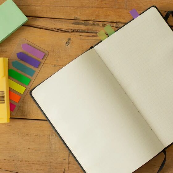 Schulutensilien (Kladde, Textmarker)