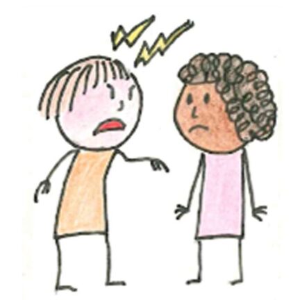 Junge ist sauer auf ein Mädchen.