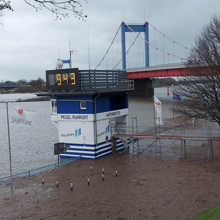 Rheinhochwasser in Ruhrort