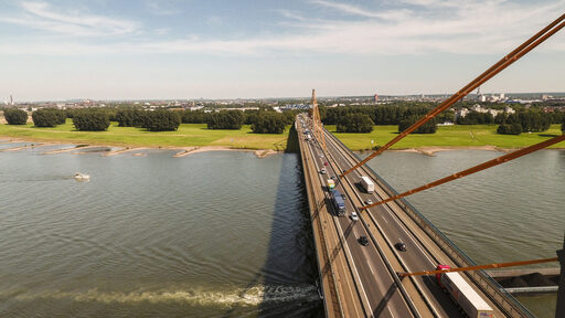 Autobahnbrücke mit Blick auf Neuenkamp