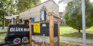 Rumel-Kaldenhausen: Bergwerkdenkmal an der Kreuzung Rathausalle und Düsseldorfer Straße