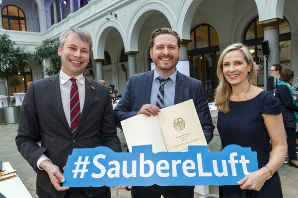 BMVI | Übergabe von Förderurkunden durch Staatssekretär Steffen Bilger zur Förderrichtlinie Elektromobilität am 11. Februar 2020