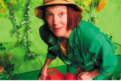 FRAU GRÜNZEUG, DIE HUMMEL UND DIE ENTE AUF DEM DACH