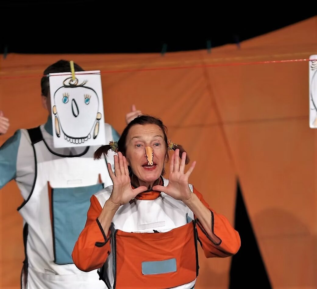 Das Komma’ Theater „Etwas ist Anders“